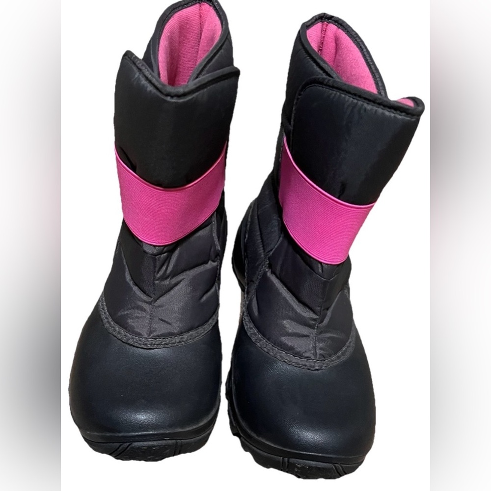 Columbia Youth Snow Boots in Black and Pink